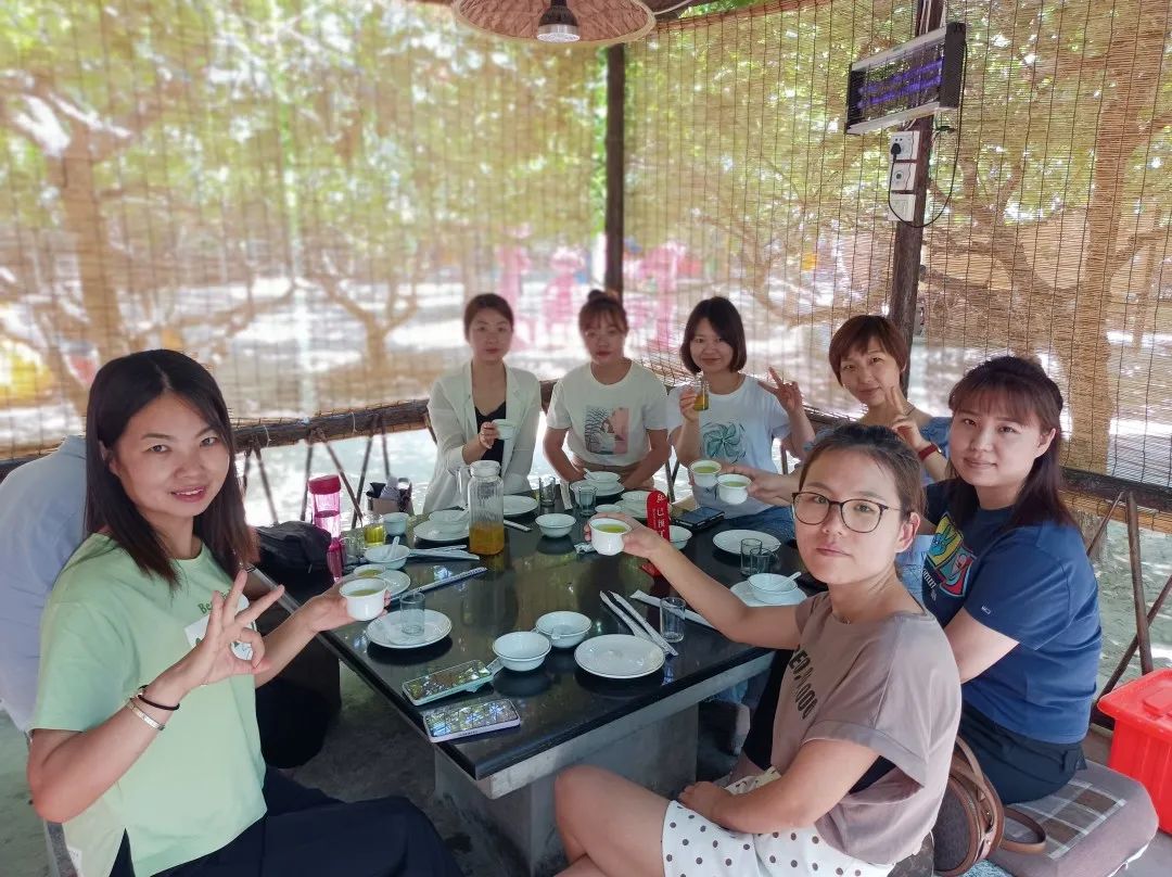 西安燕子月嫂新豐古泉魚莊就餐